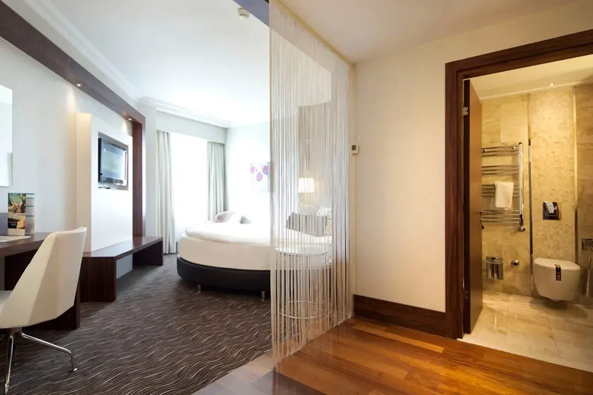 PRINCESS SUITE